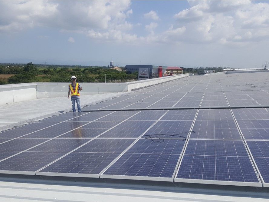 Industrial rooftop solar installation